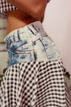 Femmes Haut tube court sans bretelles à ourlet festonné en vichy noir et blanc ou Jupe midi asymétrique en jean délavé et patchwork vichy noir et blanc