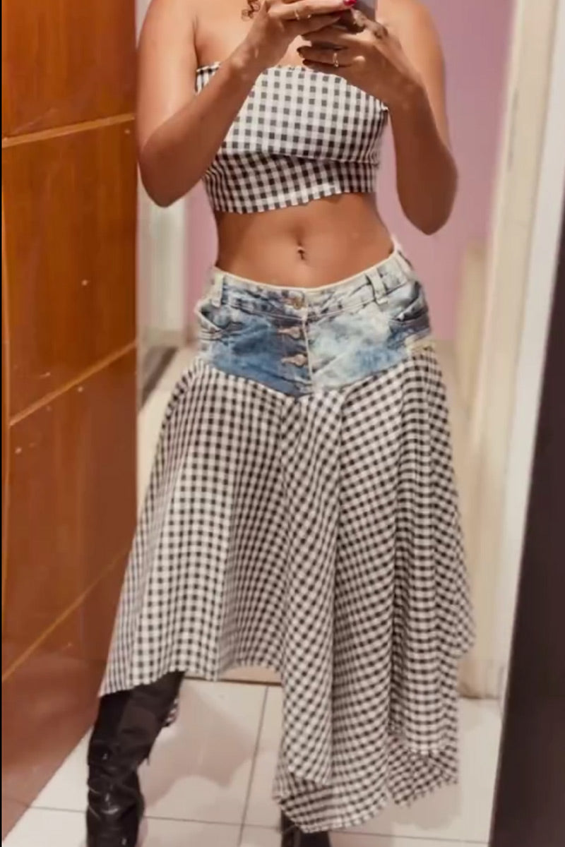 Femmes Haut tube court sans bretelles à ourlet festonné en vichy noir et blanc ou Jupe midi asymétrique en jean délavé et patchwork vichy noir et blanc