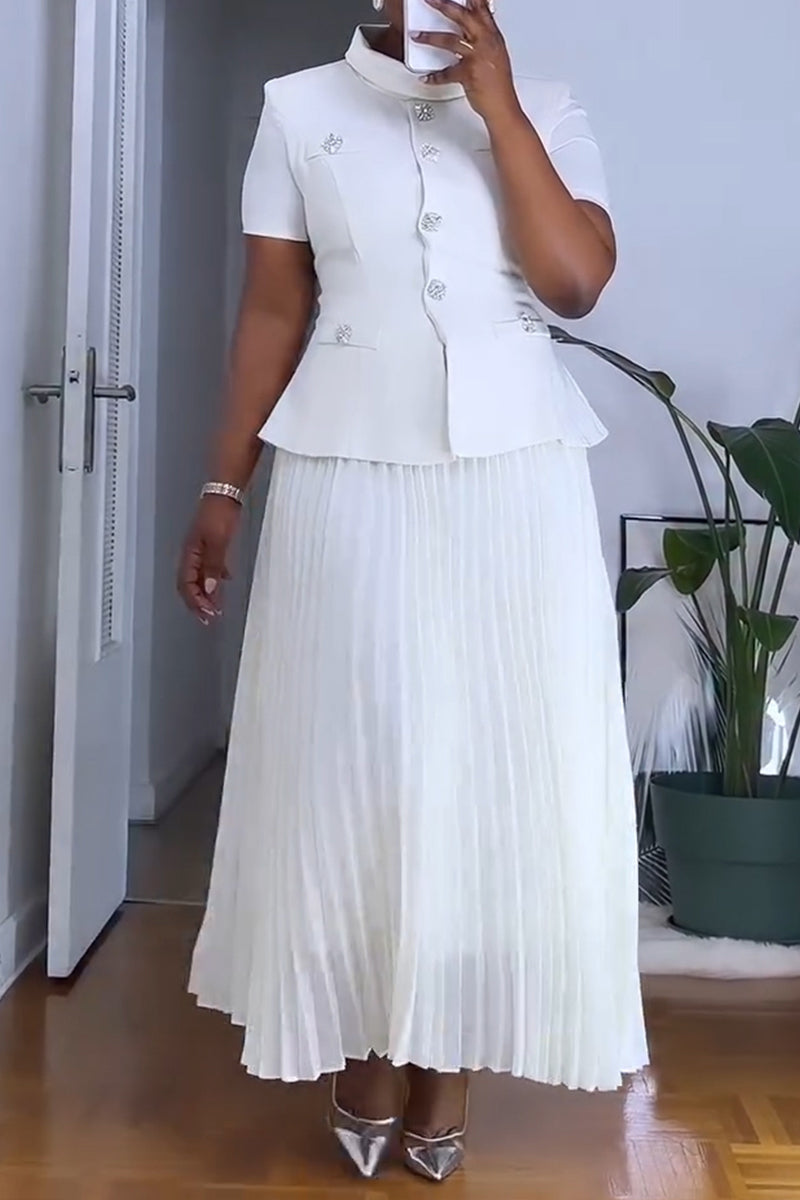 Ensemble deux pièces gilet boutonné élégant et jupe plissée pour femme