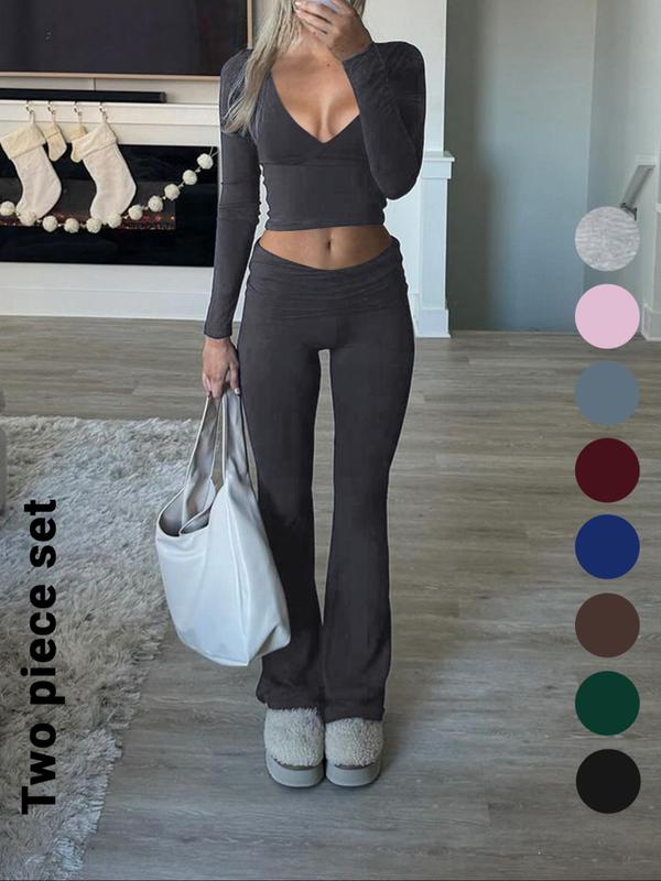 Ensemble deux pièces col en V manches longues, coupe décontractée élégante, haut court et pantalon slim pour l'automne-hiver, tissu modéré, design couleur unie