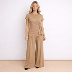 [2026.NOHO] Lea, Completo Con Pantalone Fluido E Maglia Con Fiocco