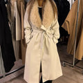 Cappotto con Collo di Pelliccia di Alta Qualità - Chic ed Elegante, Progettato per un Look di Stile e Confortevole.