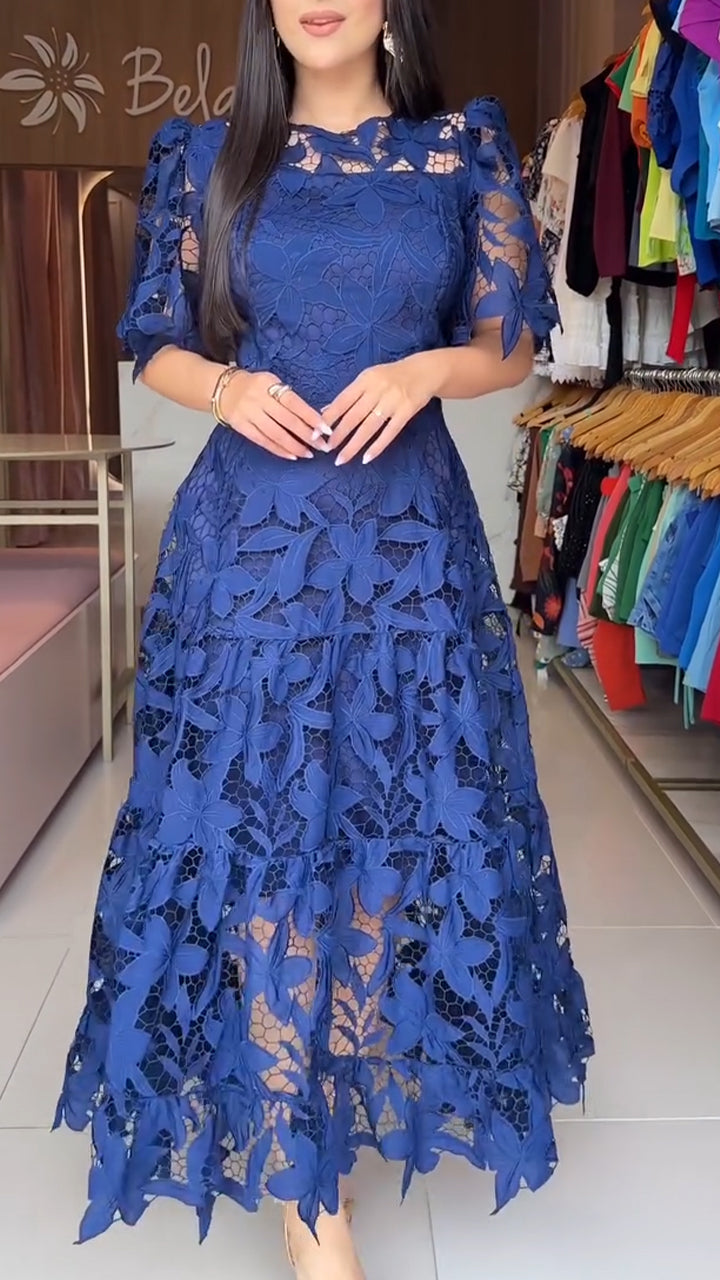 Robe femme à col rond et ajourée