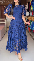 Robe femme à col rond et ajourée