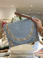 Pochette tressée à paillettes dorées (3 coloris)