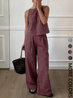 Ensemble décontracté deux pièces d'été pour femme, composé d'un débardeur léger à rayures fines et d'un pantalon long ample, ensemble confortable et élégant.