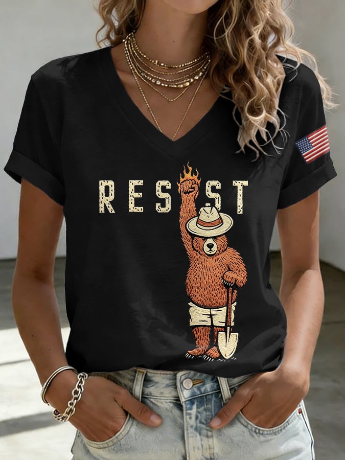 T-shirt con stampa scollo a V vintage "Resist Save The Forest Service"