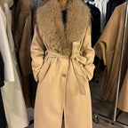Cappotto con Collo di Pelliccia di Alta Qualità - Chic ed Elegante, Progettato per un Look di Stile e Confortevole.