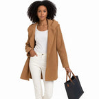 Cappotto con cappuccio e bottoni da donna per l'autunno/inverno, elegante e versatile, adatto a varie occasioni.