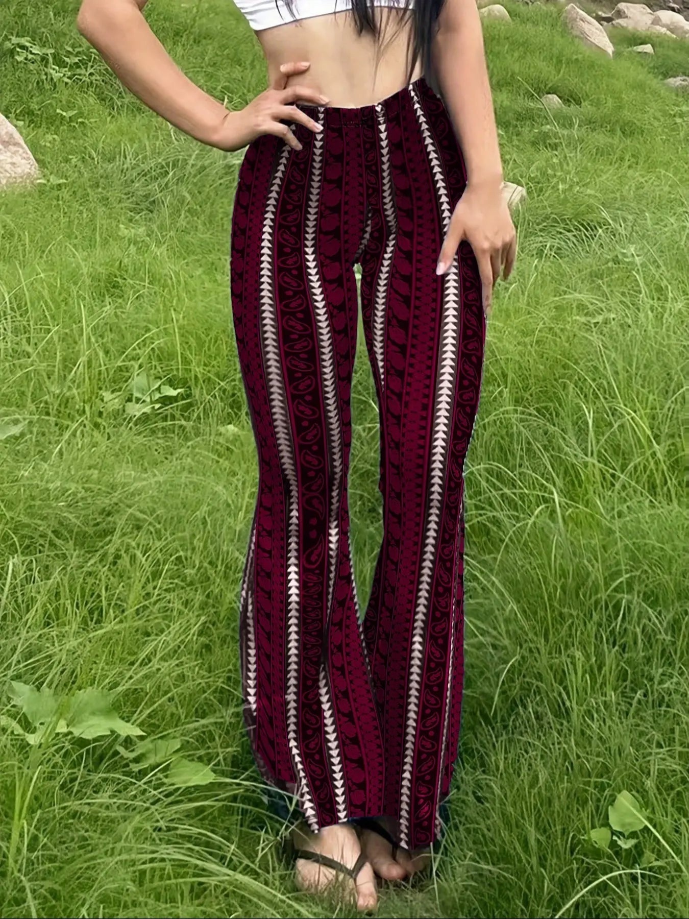 Pantaloni attillati in maglia svasati con stampa geometrica da donna, pantaloni casual estivi comodi ed eleganti per l'uso quotidiano, capi inferiori da donna per tutte le stagioni
