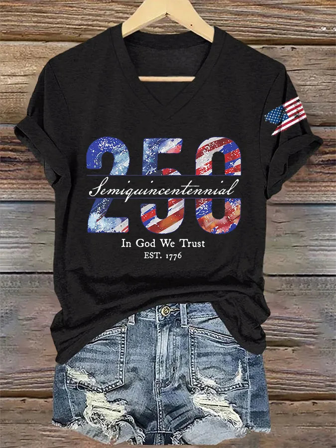 T-shirt stampata con scollo a V retrò Semiseicentenario 250 In God We Trust
