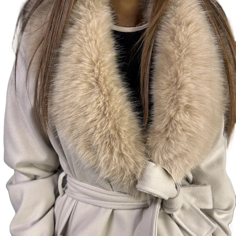 Cappotto con Collo di Pelliccia di Alta Qualità - Chic ed Elegante, Progettato per un Look di Stile e Confortevole.