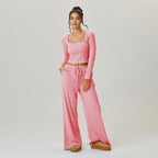 Co-ord da donna con crop top a maniche lunghe a righe con scollo quadrato morbido e pantaloni a vita bassa a gamba larga, outfit due pezzi minimalista, abbigliamento comodo da donna