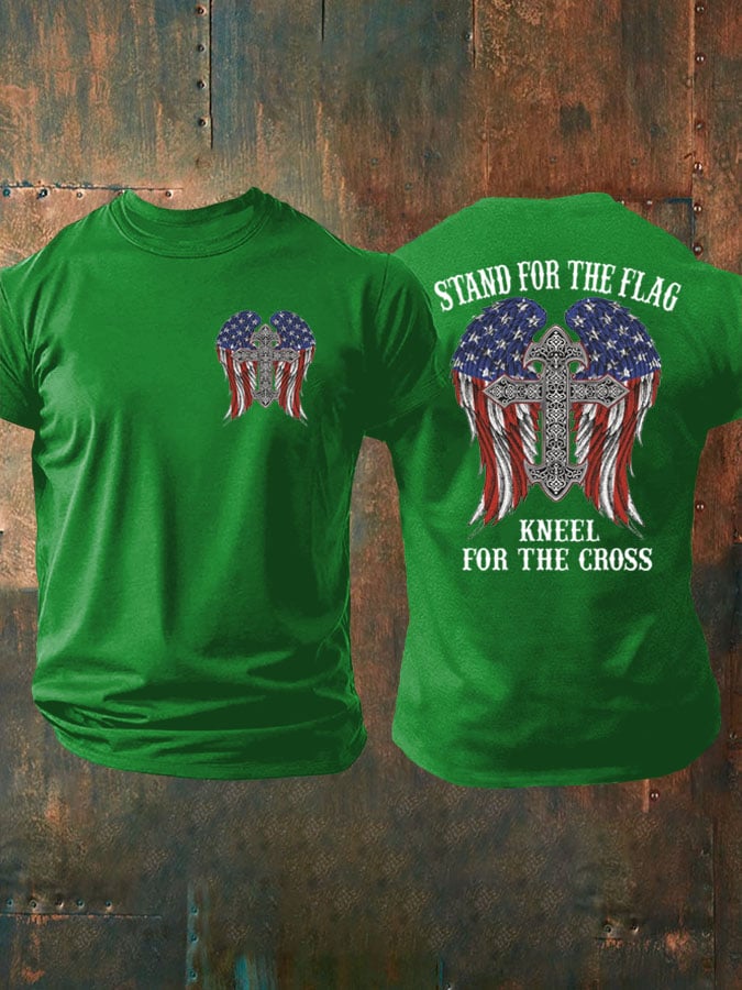 T-Shirt con stampa da uomo "Stand For The Flag Kneel For The Cross"