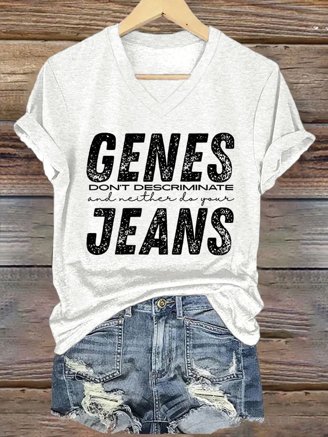 🔥Compra 3 e ottieni il 15% di sconto🔥T-shirt con scollo a V vintage "I geni non discriminano e nemmeno i tuoi jeans"