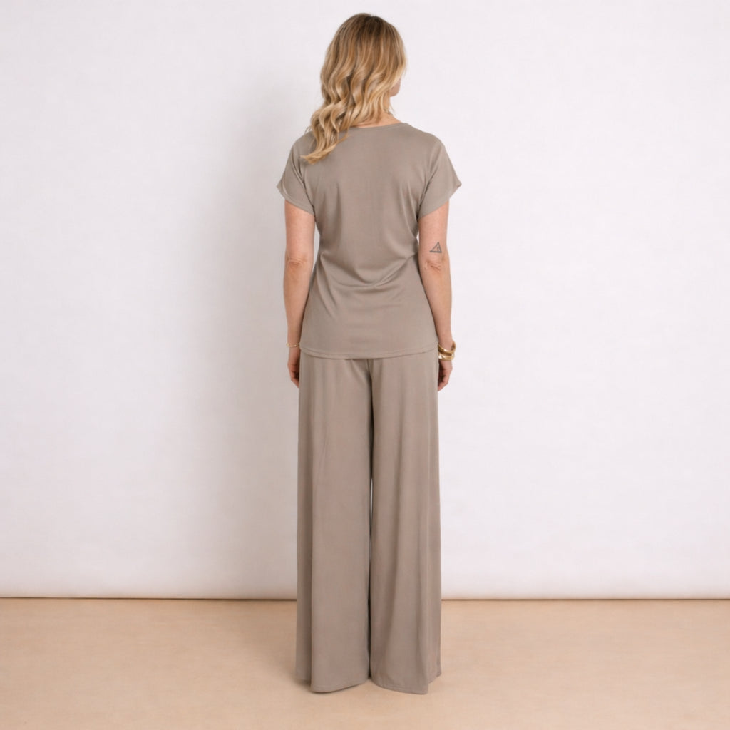 [2026.NOHO] Lea, Completo Con Pantalone Fluido E Maglia Con Fiocco