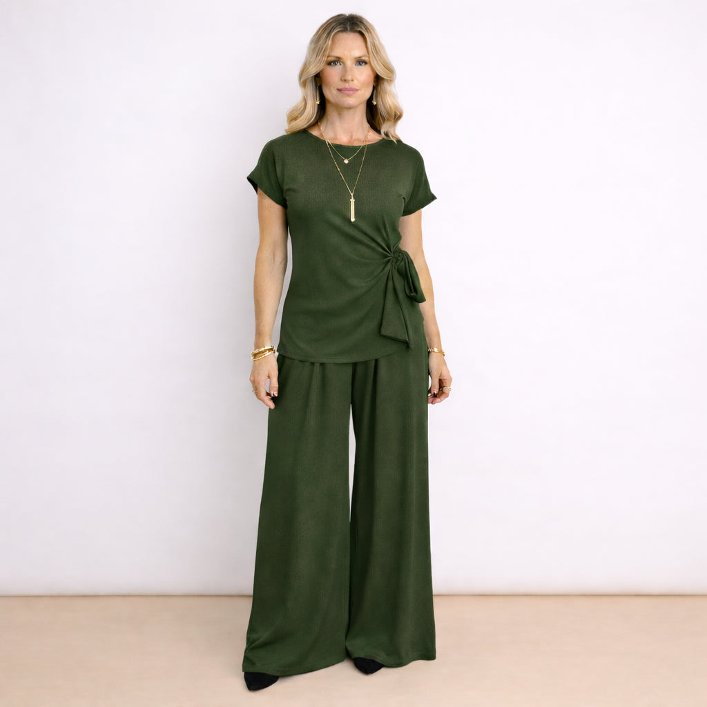 [2026.NOHO] Lea, Completo Con Pantalone Fluido E Maglia Con Fiocco