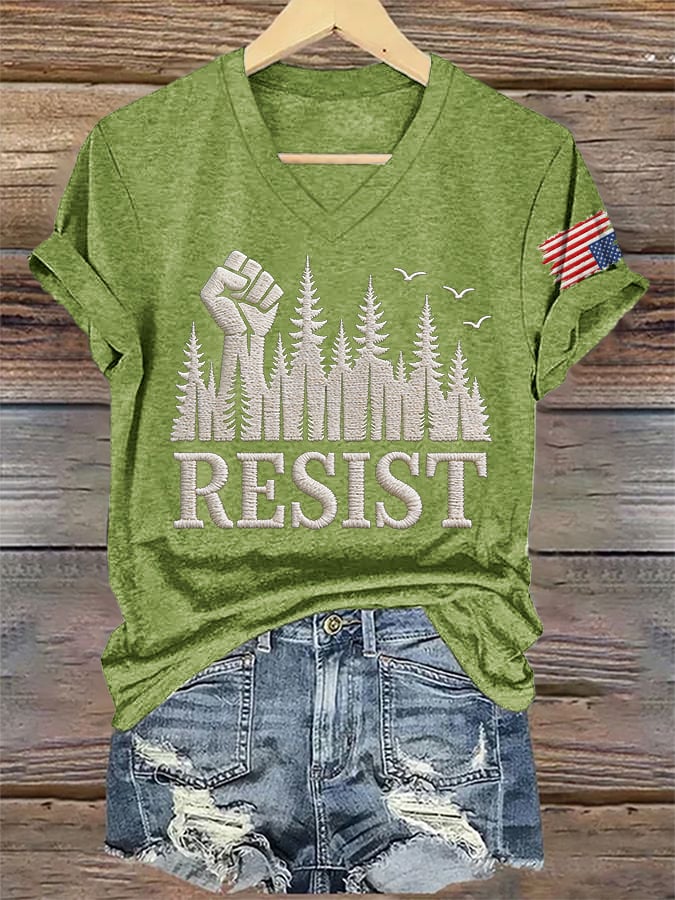T-shirt con stampa scollo a V vintage "Resist Save The Forest Service"
