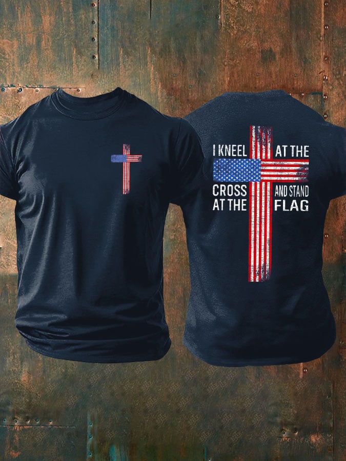 T-shirt da uomo con stampa "I Kneel At The Cross And Stand At The Flag"