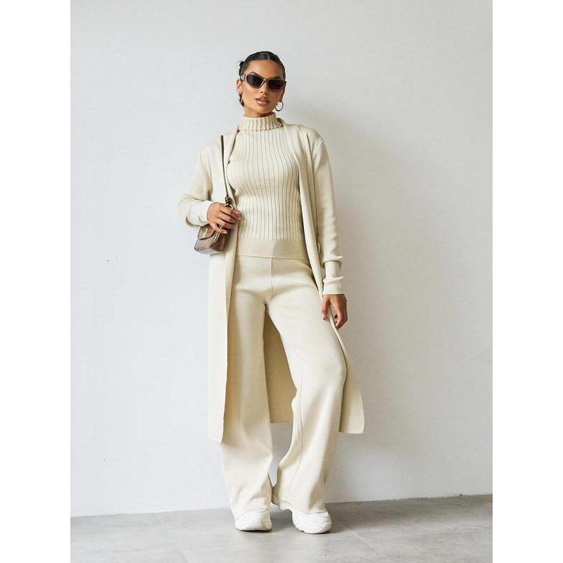 Ensemble trois pièces tendance : débardeur à col roulé en maille, pantalon large et cardigan long ouvert, vêtements décontractés pour femme