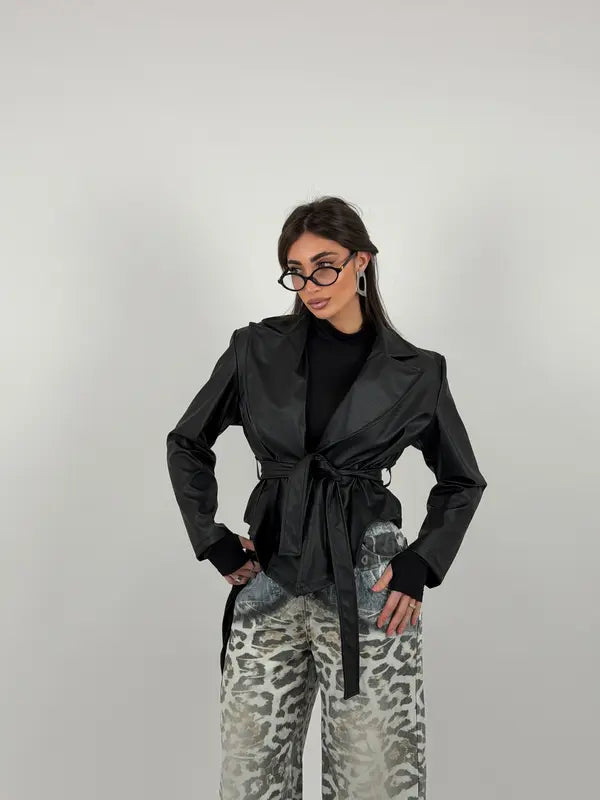 Veste avec ceinture à la taille