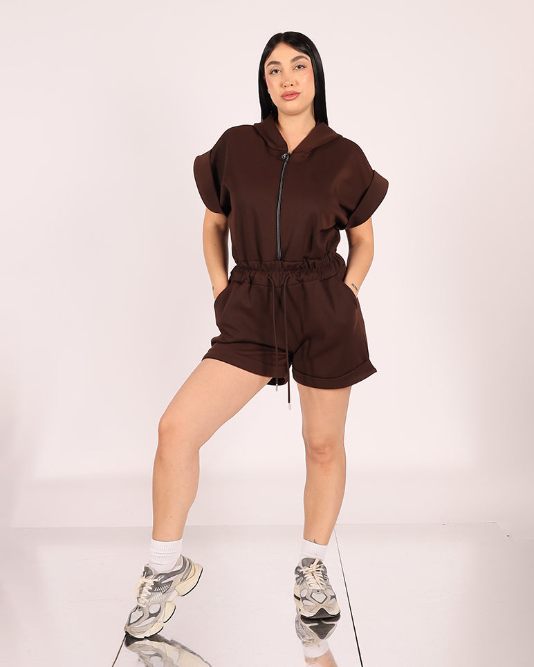 Tuta pantaloncino particolare