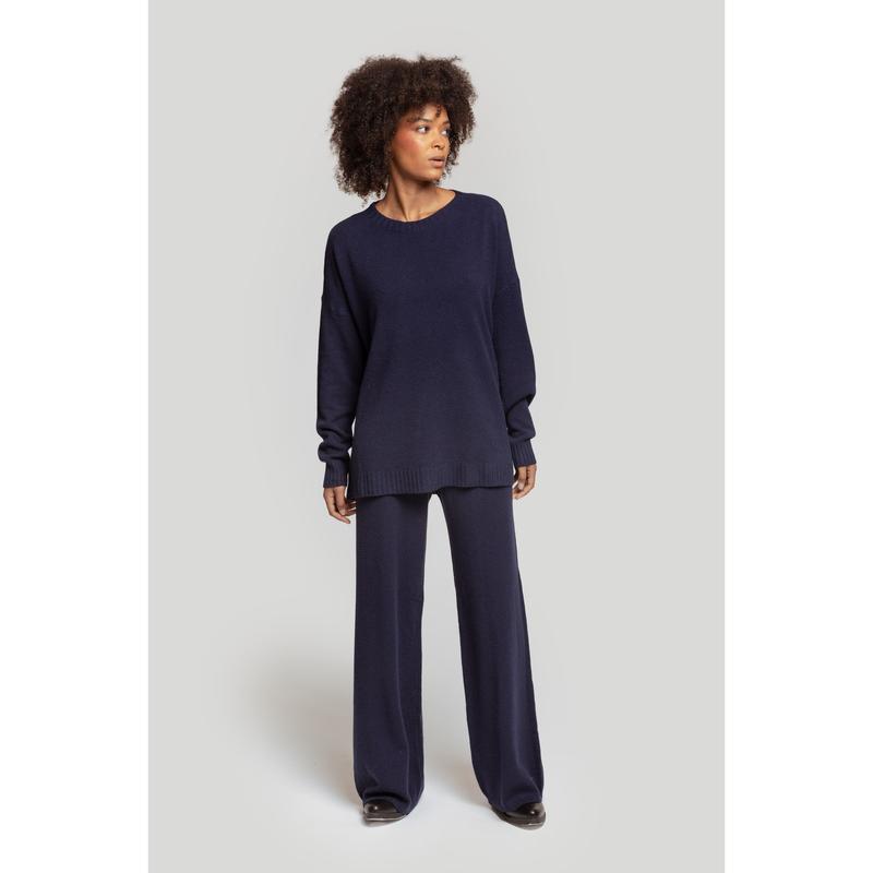 Completo due pezzi in maglia: T-shirt a maniche lunghe, girocollo, pantaloni con elastico in vita, maglia di medio spessore, comodo e versatile, abbigliamento femminile, adatto all'uso quotidiano, specialmente per i cambi di stagione.