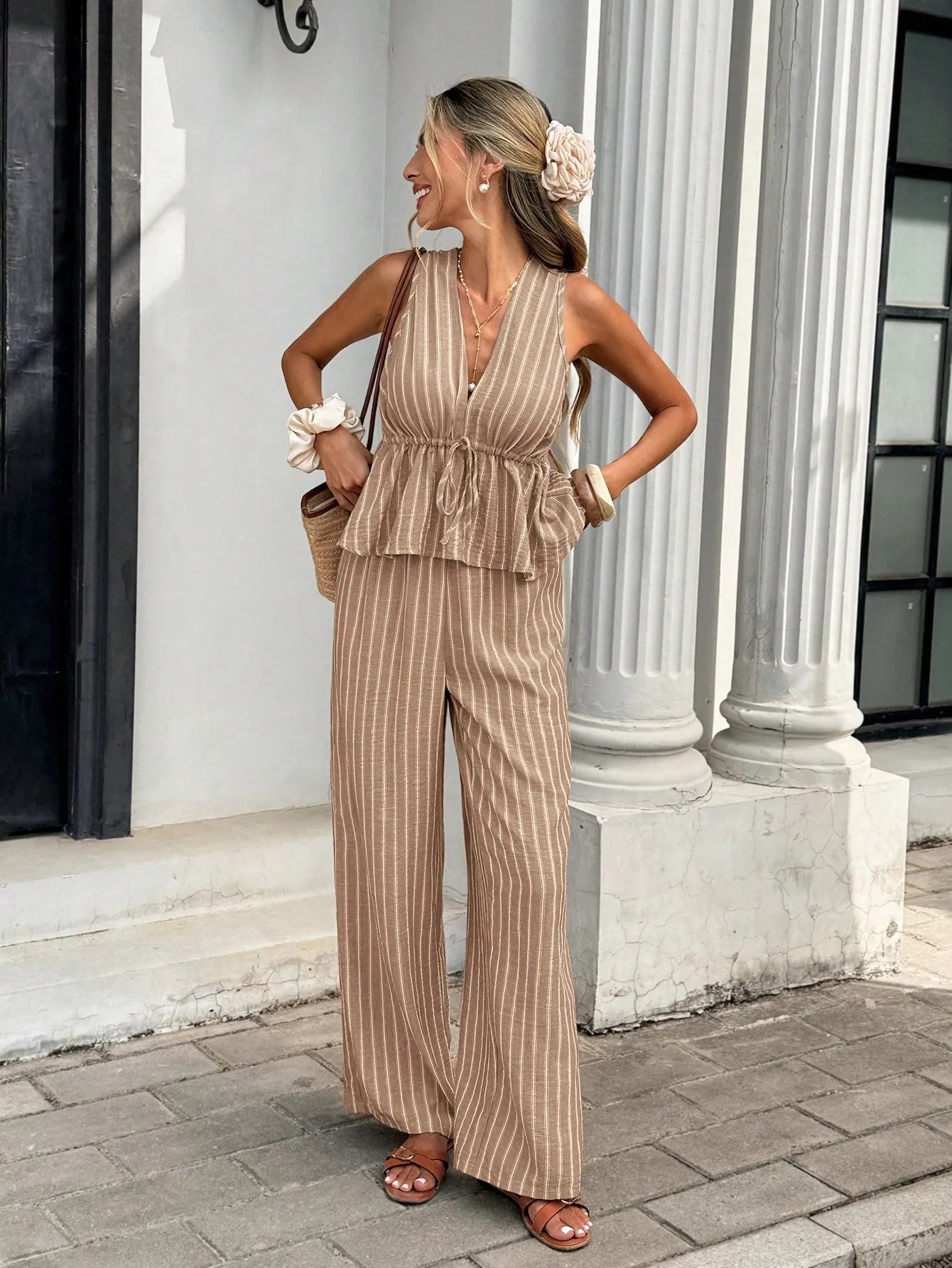 Ensemble deux pièces rayé pour femme : Haut sans manches à nouer à la taille et pantalon long décontracté — Style bohème vintage, tenue de ville