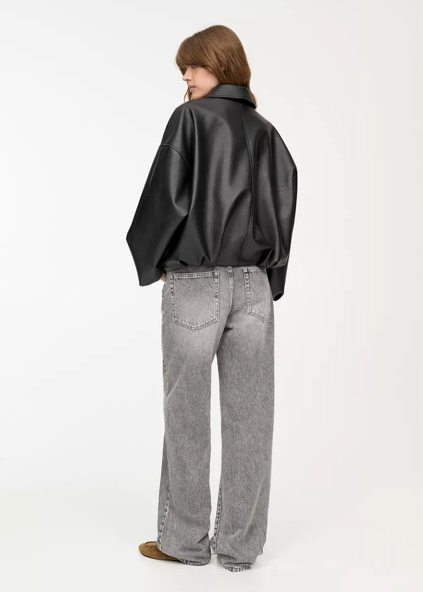 Veste Ébène Luxueuse – Affichant sans effort un style élégant.
