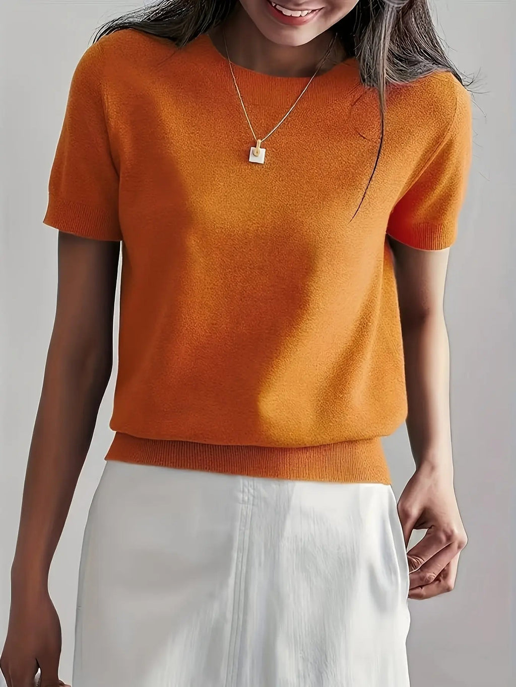 Pull en maille unie à col rond et manches courtes pour femme, tricot basique décontracté pour le printemps et l'automne, vêtements en tricot tendance pour femme pour le quotidien, prêt-à-porter féminin