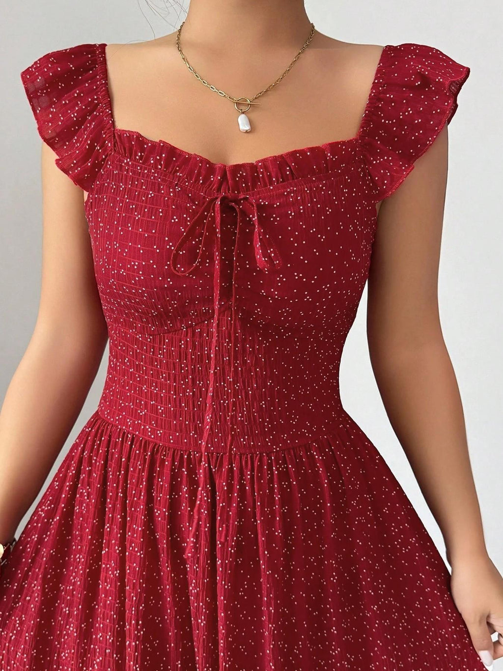 1 Robe Longue Volantée à Col Carré et Pois Printemps-Été