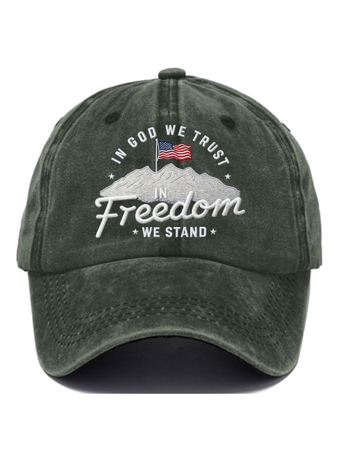 Berretto da baseball stampato "In God We Trust In Freedom We Stand" dal taglio rilassato