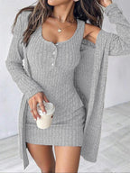 Completo da donna a righe, stile casual, tessuto confortevole, design alla moda, perfetto per l'uso quotidiano, abbigliamento
