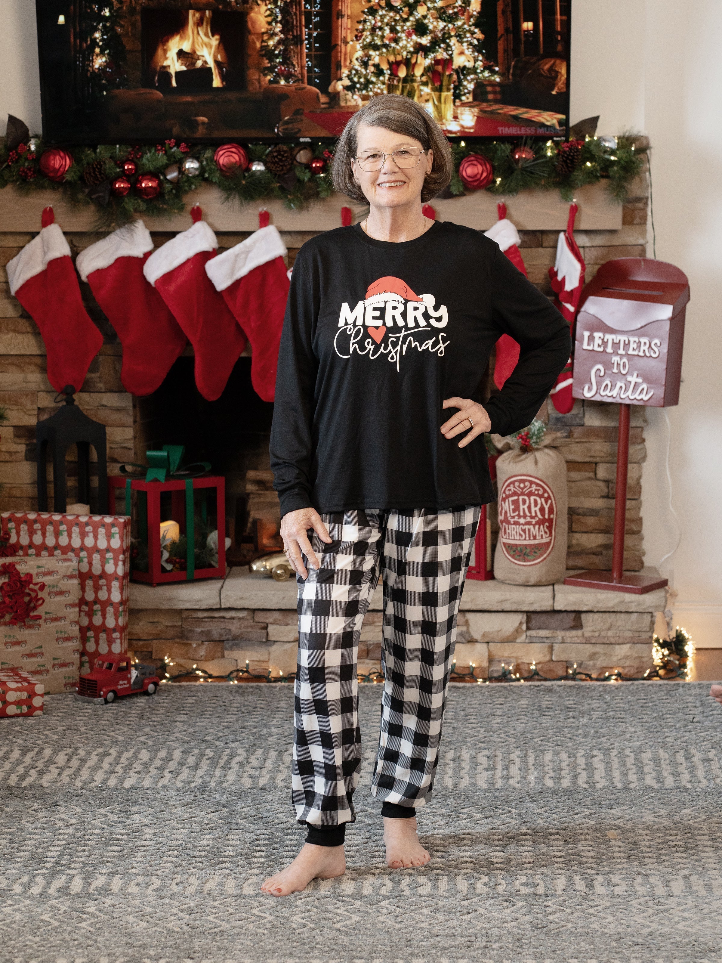 Ensembles de pyjamas de Noël à manches longues pour toute la famille, à lettres phosphorescentes, avec chaussettes de Noël noires et blanches