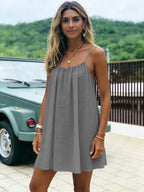 Nouvelle Robe Courte Unie à Fines Bretelles et Dos Nu