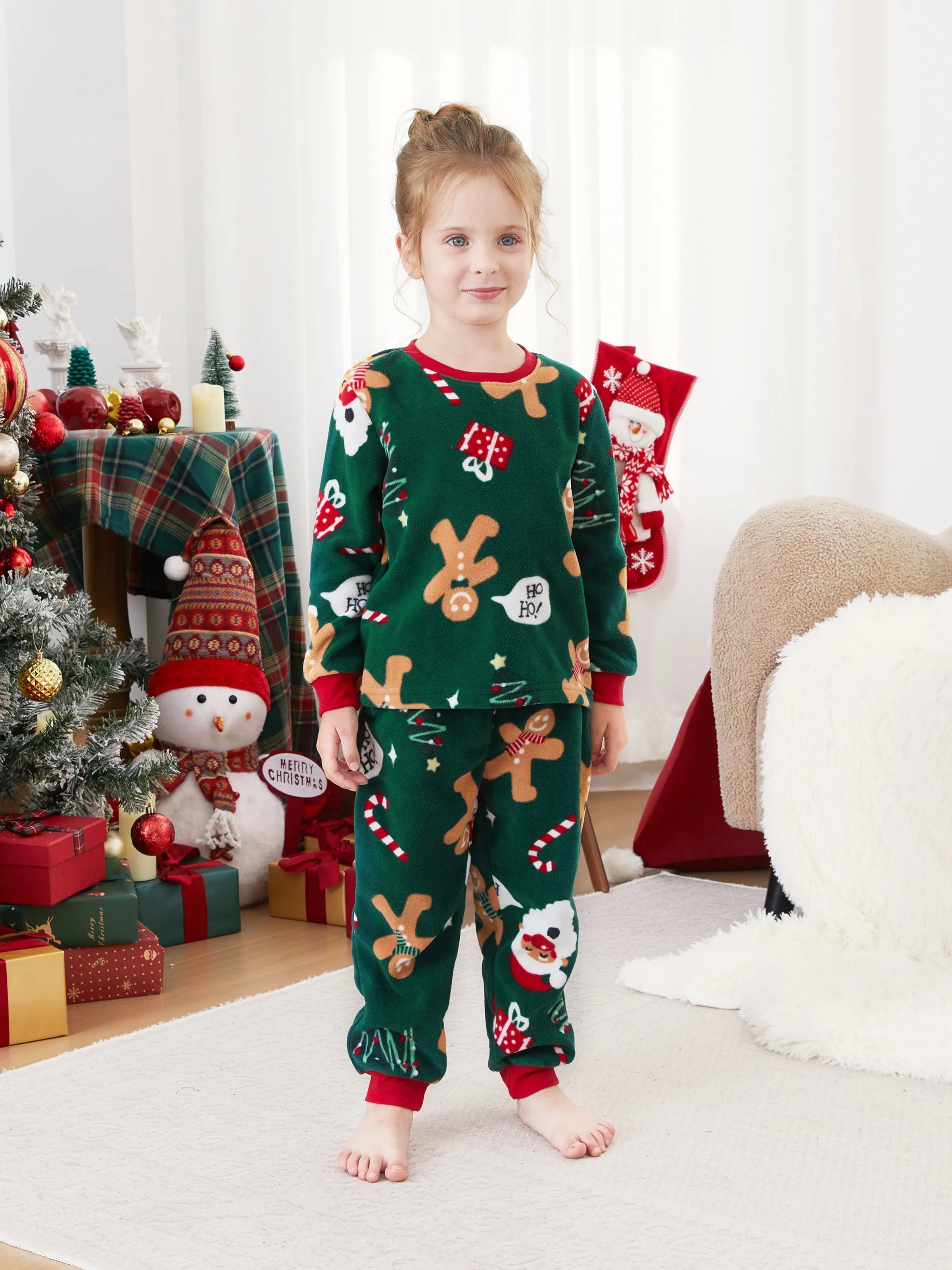 Pyjamas de Noël assortis pour toute la famille, en polaire, motif bonhomme en pain d'épices, ensembles de pyjamas à manches longues avec chaussettes de Noël Vert foncé
