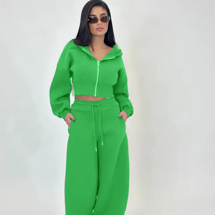 Ensemble de sport - Un survêtement deux pièces comprenant un sweat à capuche zippé à motif crocodile et un pantalon de jogging ample, doublé de molleton doux pour un confort optimal.