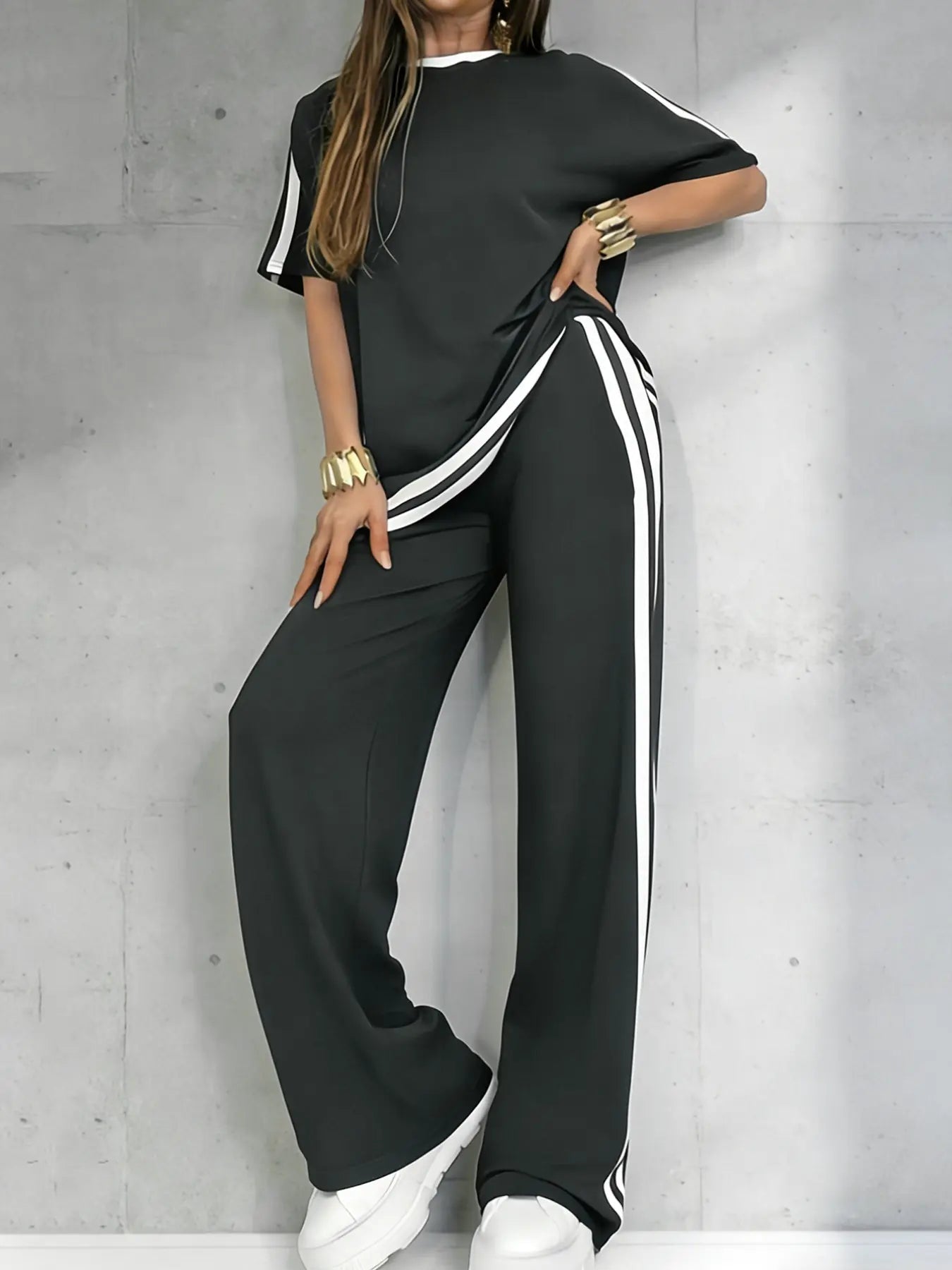 Ensemble de Sport Décontracté pour Femmes, Haut à Col Rond et Manches Courtes avec Ourlet Fendu et Pantalon Long Rayé, Ensemble Deux Pièces Printemps/Été