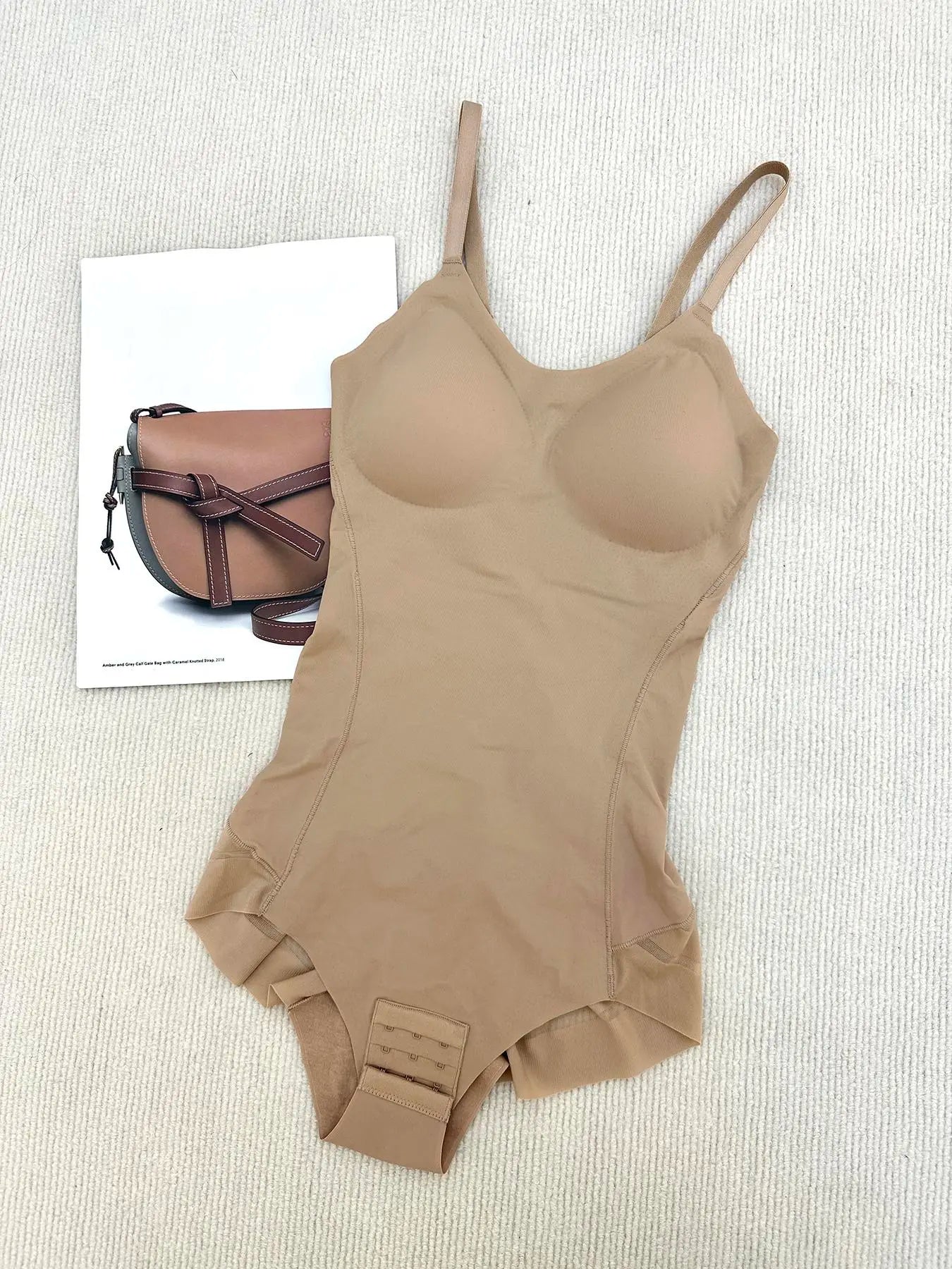 Body gainant pour femme avec bretelles spaghetti réglables et dos nu, vêtement d'été, body basique tricoté uni froncé sans coutures et sans armatures pour l'été, gaine sculptante pour femme au quotidien