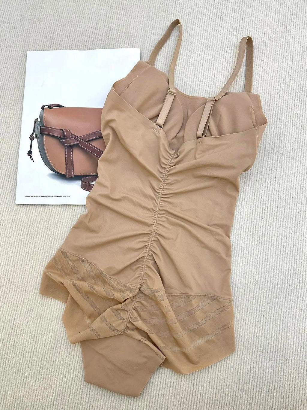 Body gainant pour femme avec bretelles spaghetti réglables et dos nu, vêtement d'été, body basique tricoté uni froncé sans coutures et sans armatures pour l'été, gaine sculptante pour femme au quotidien