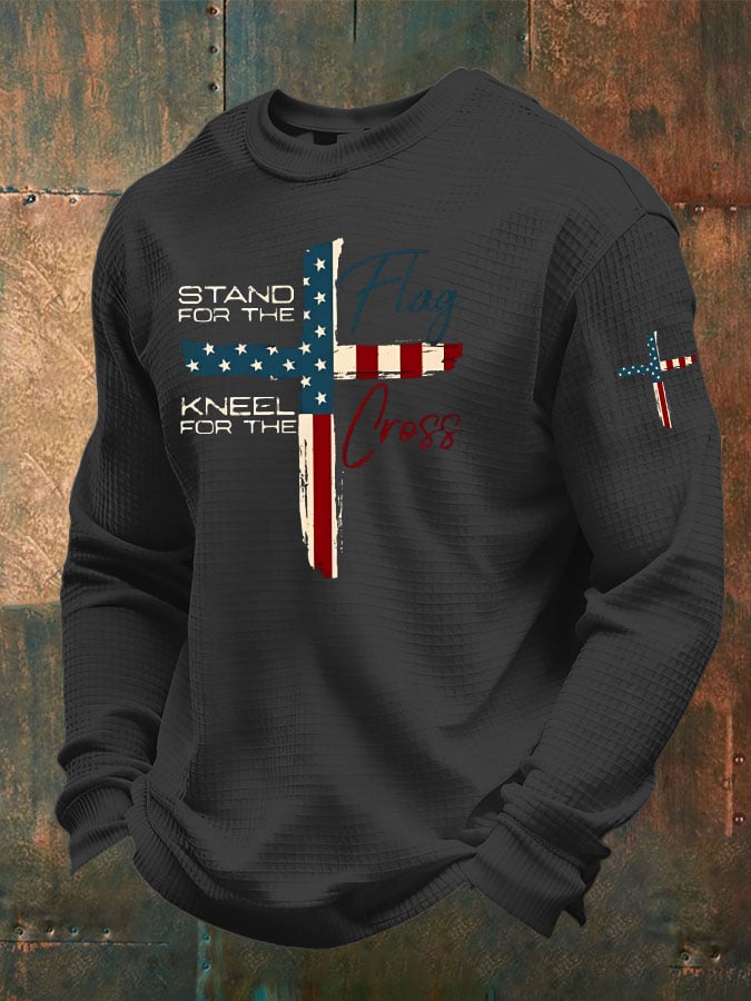 Maglietta a maniche lunghe da uomo con trama a nido d'ape "Stand For The Flag Kneel For The Cross"
