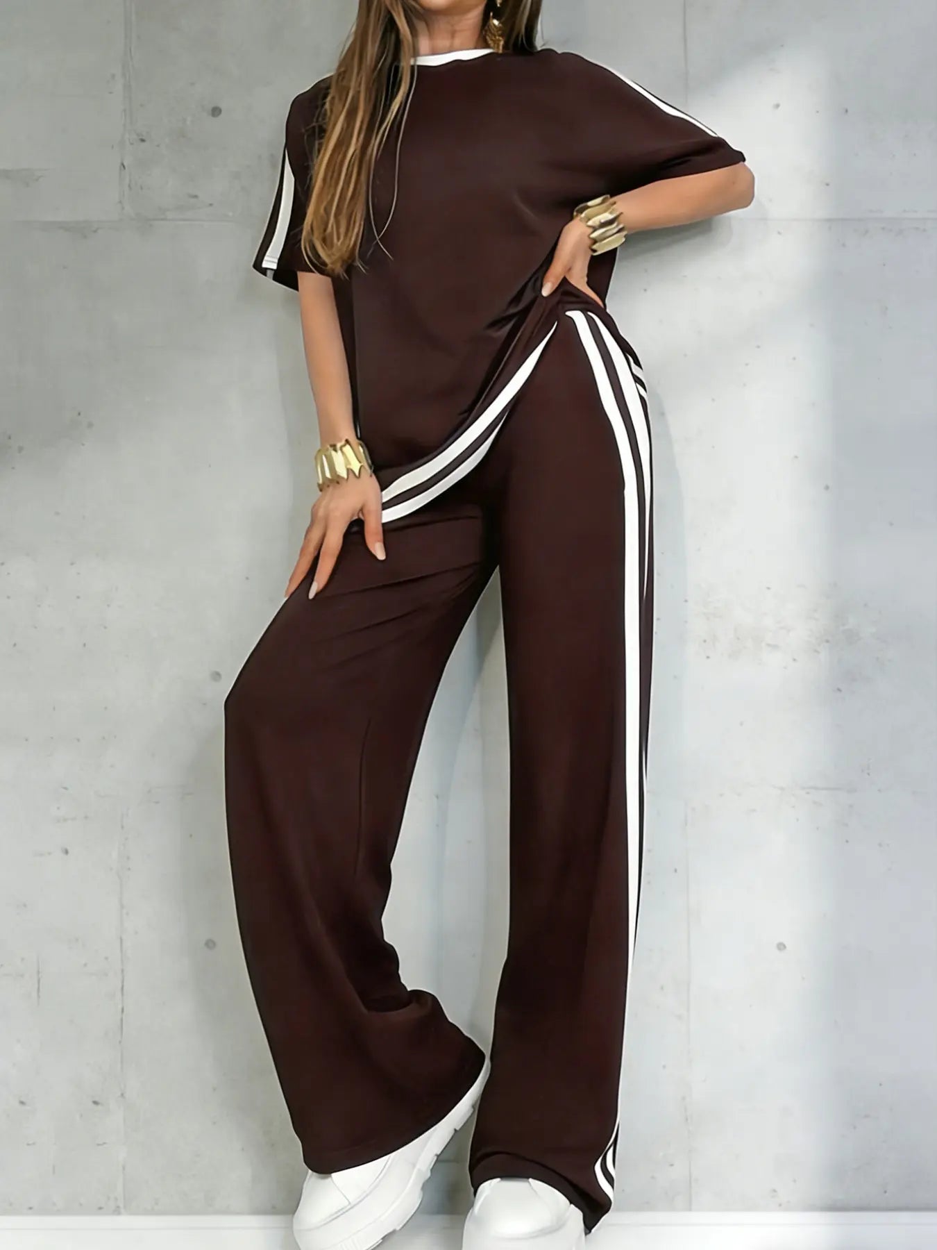 Ensemble de Sport Décontracté pour Femmes, Haut à Col Rond et Manches Courtes avec Ourlet Fendu et Pantalon Long Rayé, Ensemble Deux Pièces Printemps/Été