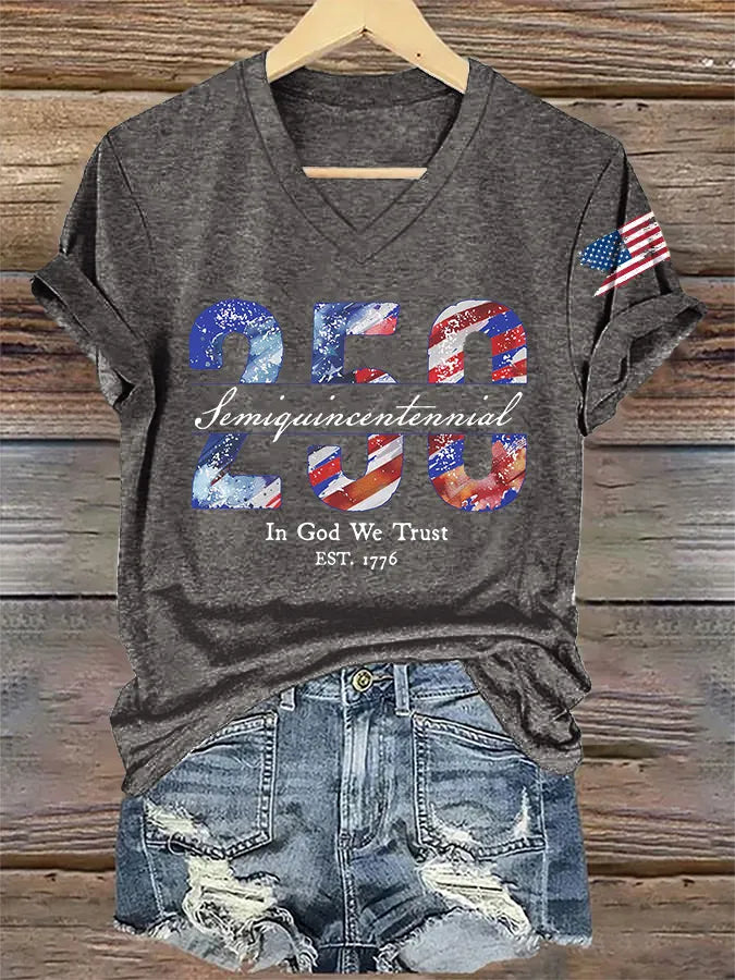 T-shirt stampata con scollo a V retrò Semiseicentenario 250 In God We Trust