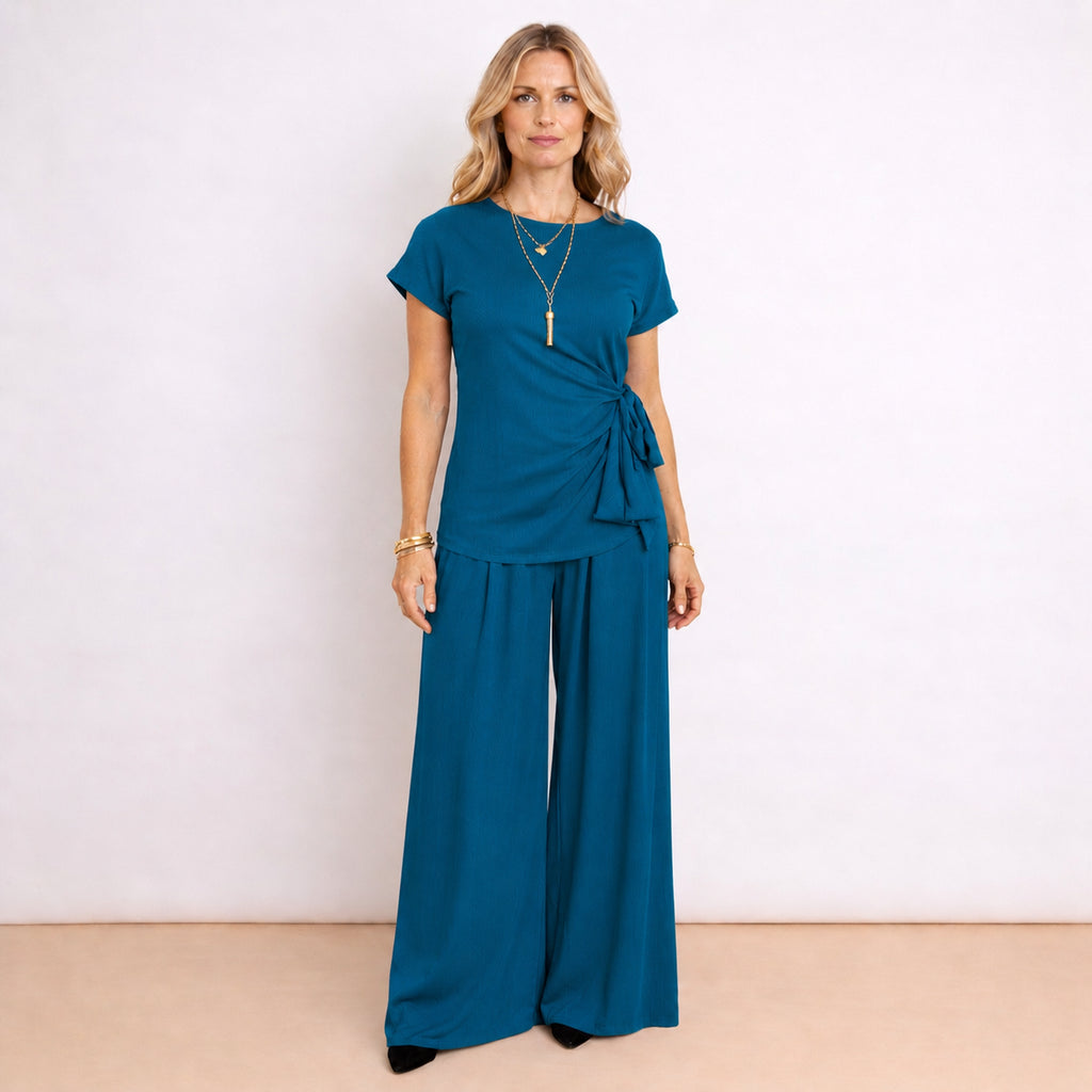 [2026.NOHO] Lea, Completo Con Pantalone Fluido E Maglia Con Fiocco