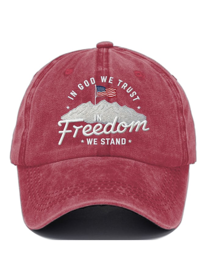 Berretto da baseball stampato "In God We Trust In Freedom We Stand" dal taglio rilassato
