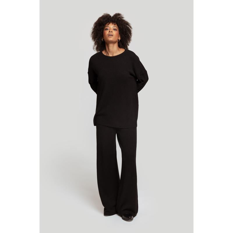 Completo due pezzi in maglia: T-shirt a maniche lunghe, girocollo, pantaloni con elastico in vita, maglia di medio spessore, comodo e versatile, abbigliamento femminile, adatto all'uso quotidiano, specialmente per i cambi di stagione.
