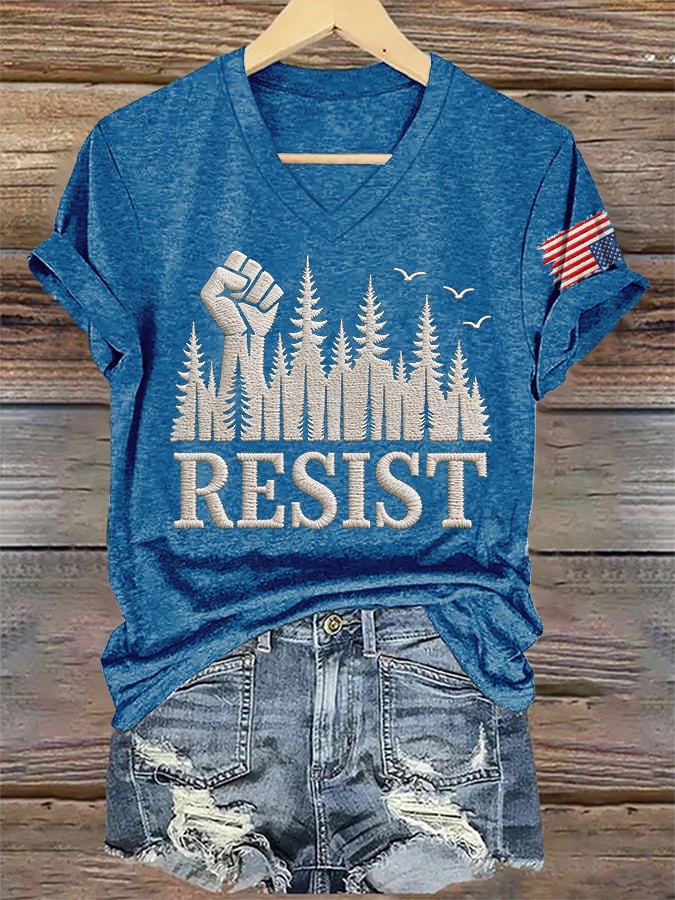 T-shirt con stampa scollo a V vintage "Resist Save The Forest Service"