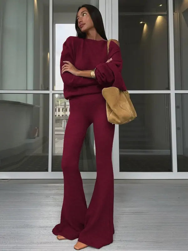 Completo da donna con top asimmetrico a tinta unita e pantaloni a zampa, top casual a maniche lunghe con spalle scese e pantaloni, abbigliamento da donna autunno e inverno per l'uso quotidiano