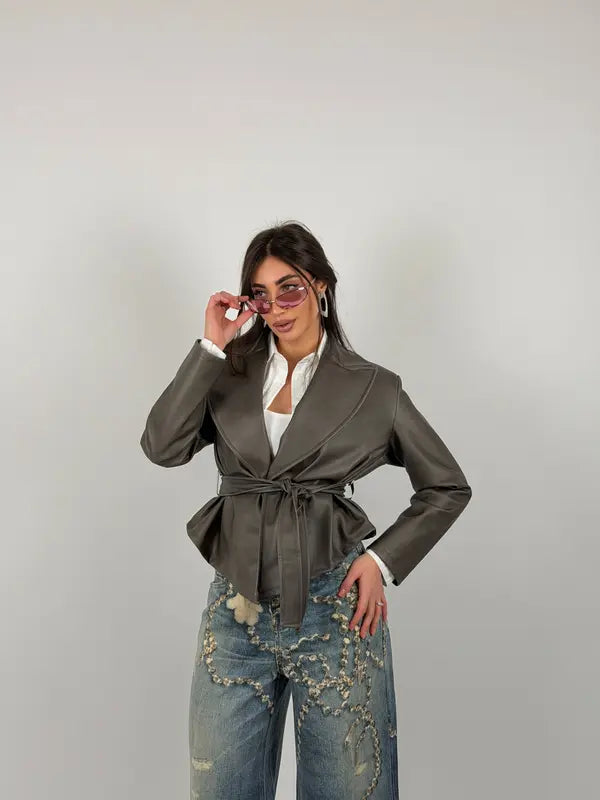 Veste avec ceinture à la taille