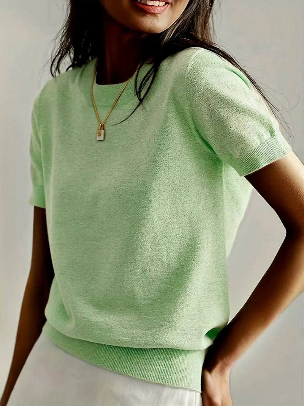Pull en maille unie à col rond et manches courtes pour femme, tricot basique décontracté pour le printemps et l'automne, vêtements en tricot tendance pour femme pour le quotidien, prêt-à-porter féminin
